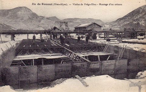 Coffrage de la base d'un pilier du viaduc de Prégo-Dieu sur la Durance